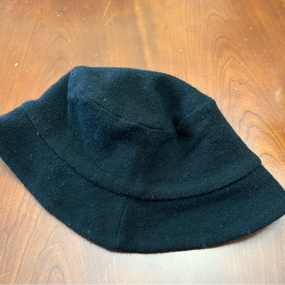 NWOT- 💯 Lambs wool bucket hat toque beanie winter accessories black women o/s - Picture 5 of 9